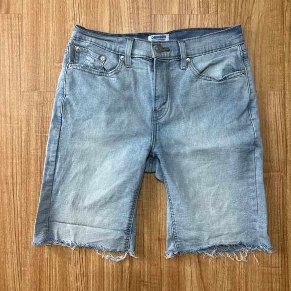 Denizen from Levi's Men's Size 32 Denim Slim Shorts with Raw Cuffed Hem - Picture 2 of 4